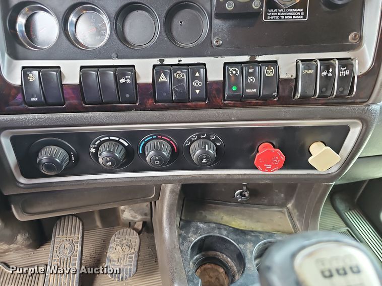 image for item OG9440 2013 Kenworth T660  semi truck