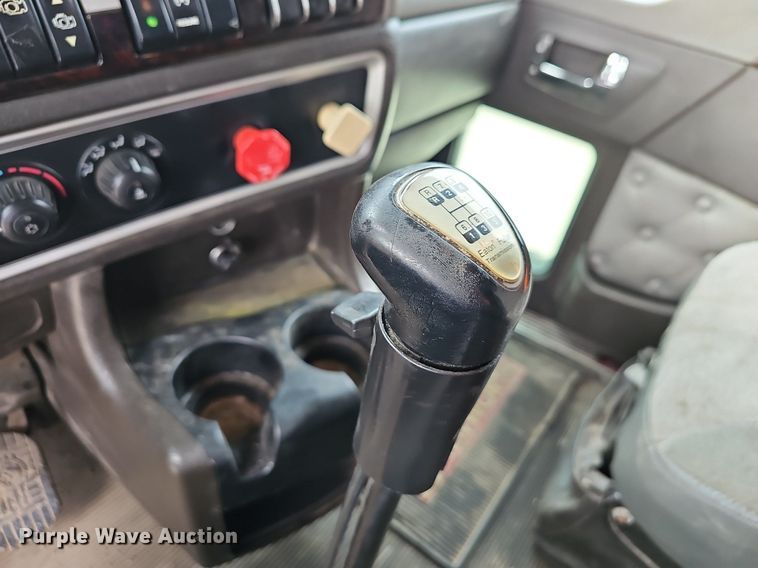 image for item OG9440 2013 Kenworth T660  semi truck