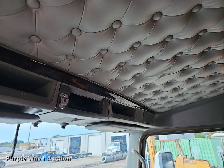 image for item OG9440 2013 Kenworth T660  semi truck