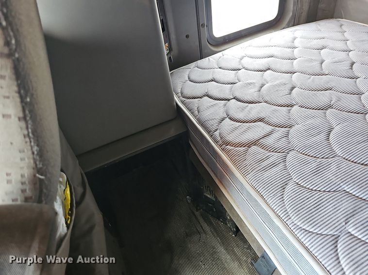 image for item OG9440 2013 Kenworth T660  semi truck