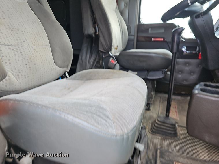 image for item OG9440 2013 Kenworth T660  semi truck