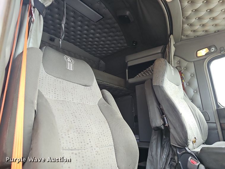 image for item OG9440 2013 Kenworth T660  semi truck