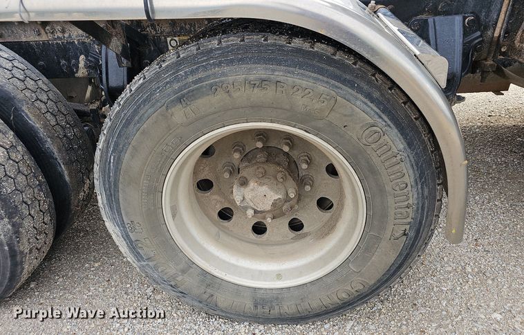 image for item OG9440 2013 Kenworth T660  semi truck