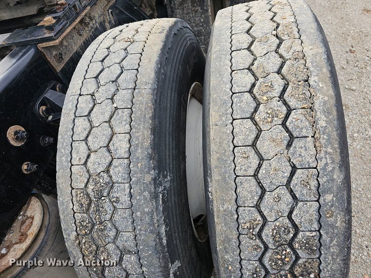 image for item OG9440 2013 Kenworth T660  semi truck