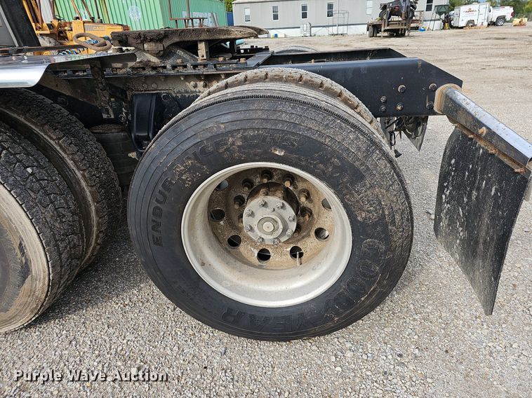 image for item OG9440 2013 Kenworth T660  semi truck