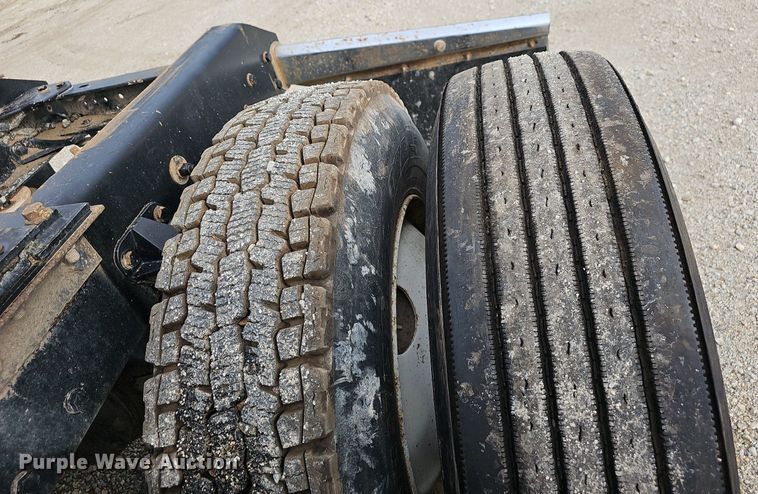 image for item OG9440 2013 Kenworth T660  semi truck