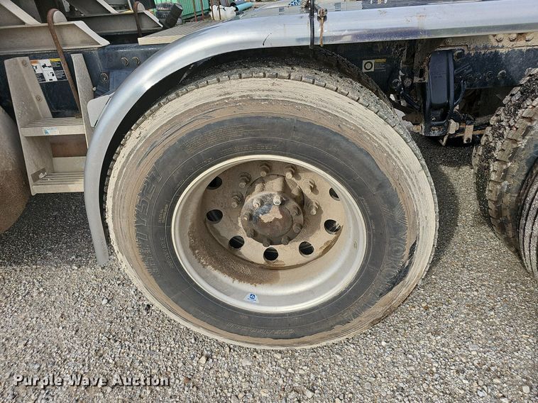 image for item OG9440 2013 Kenworth T660  semi truck