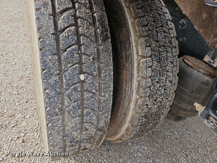 image for item OG9440 2013 Kenworth T660  semi truck