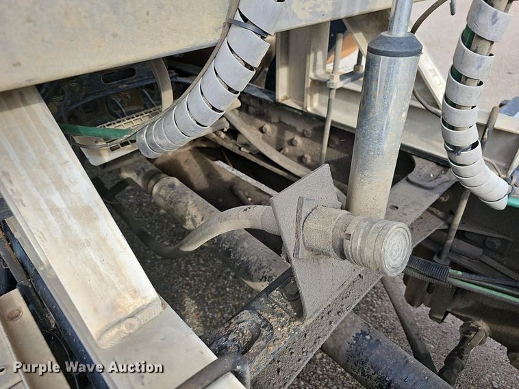 image for item OG9441 2000 Freightliner FL112  semi truck