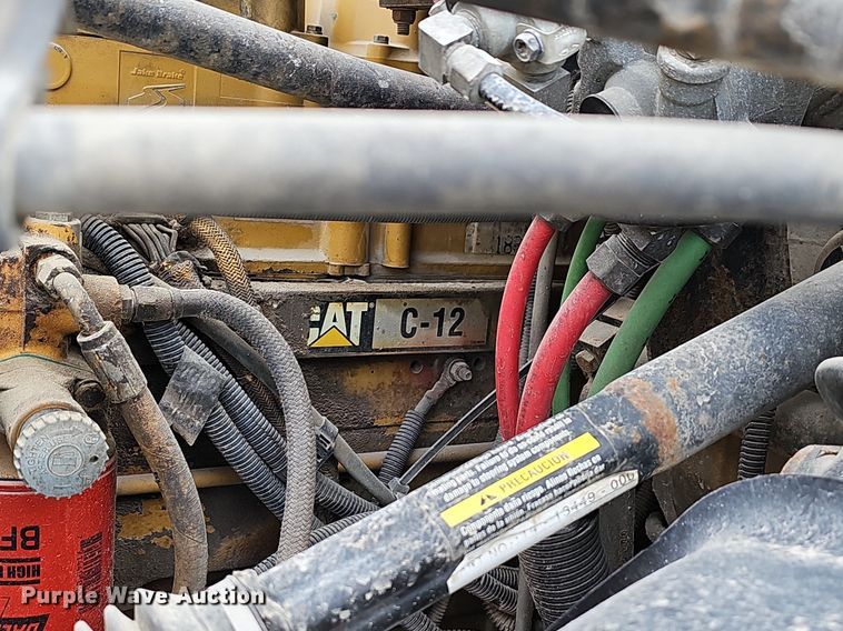 image for item OG9441 2000 Freightliner FL112  semi truck