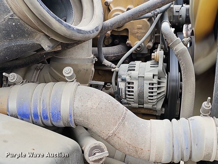 image for item OG9441 2000 Freightliner FL112  semi truck