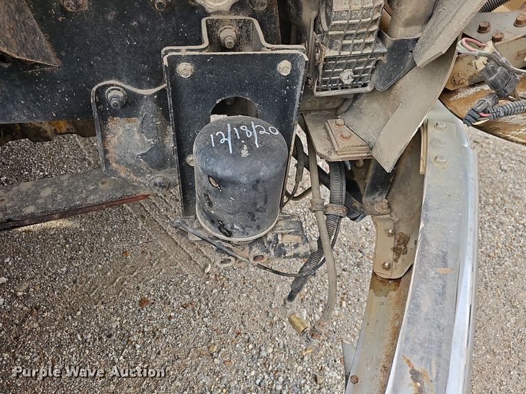 image for item OG9441 2000 Freightliner FL112  semi truck