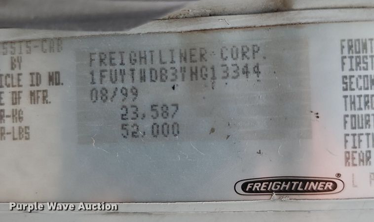 image for item OG9441 2000 Freightliner FL112  semi truck