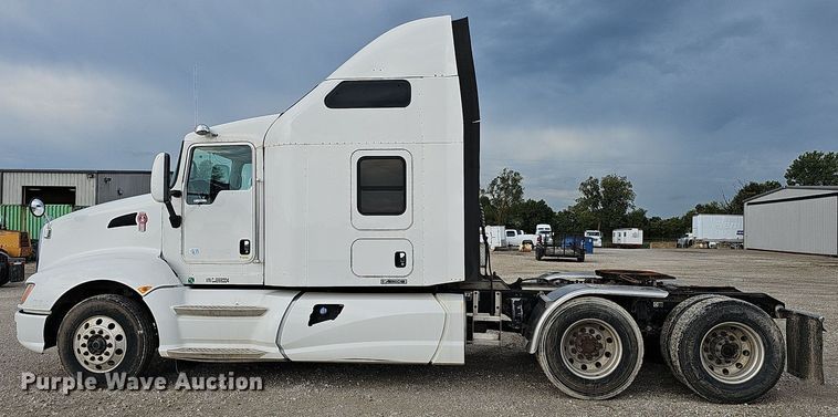 image for item OG9443 2012 Kenworth T660  semi truck