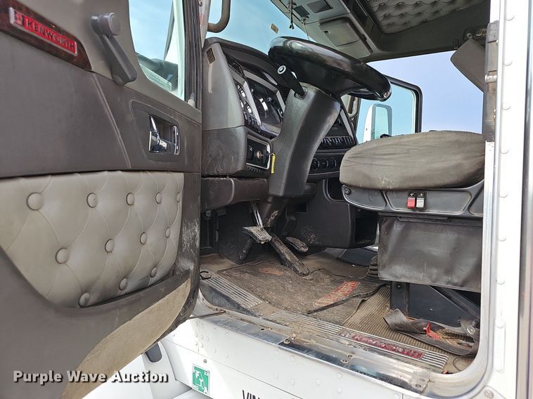 image for item OG9443 2012 Kenworth T660  semi truck