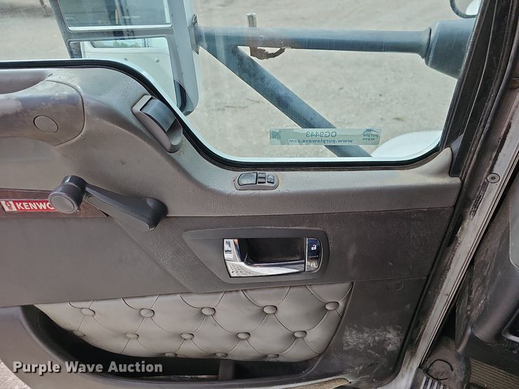 image for item OG9443 2012 Kenworth T660  semi truck