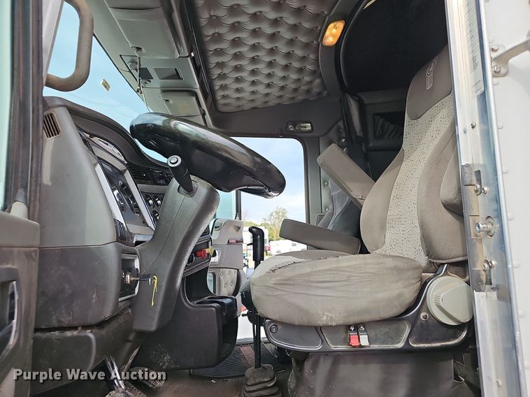 image for item OG9443 2012 Kenworth T660  semi truck