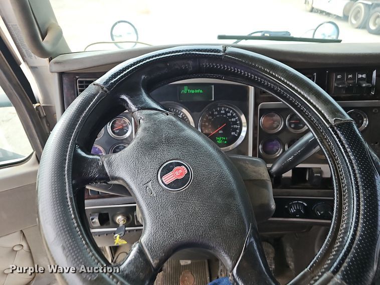 image for item OG9443 2012 Kenworth T660  semi truck