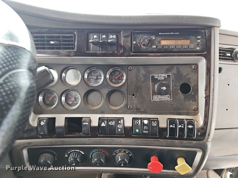 image for item OG9443 2012 Kenworth T660  semi truck