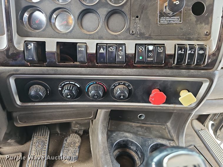 image for item OG9443 2012 Kenworth T660  semi truck