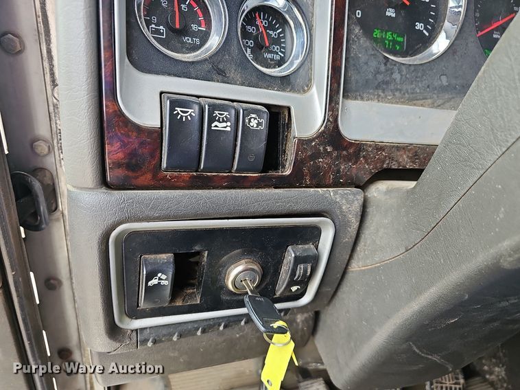 image for item OG9443 2012 Kenworth T660  semi truck