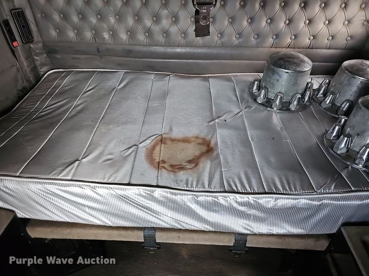 image for item OG9443 2012 Kenworth T660  semi truck