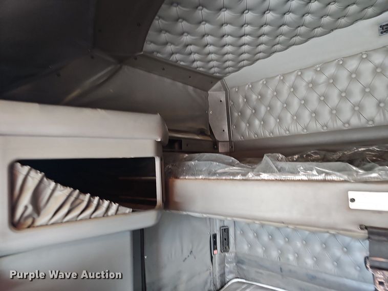 image for item OG9443 2012 Kenworth T660  semi truck