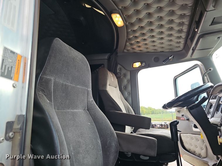 image for item OG9443 2012 Kenworth T660  semi truck