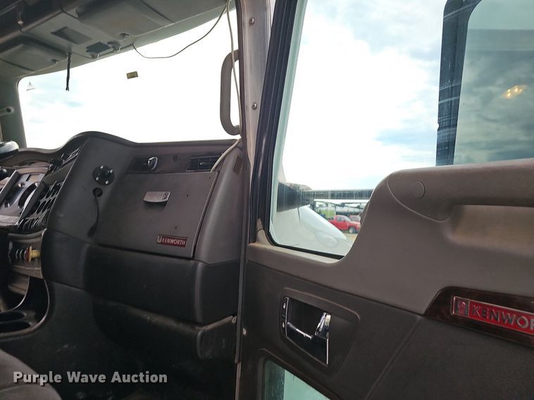 image for item OG9443 2012 Kenworth T660  semi truck