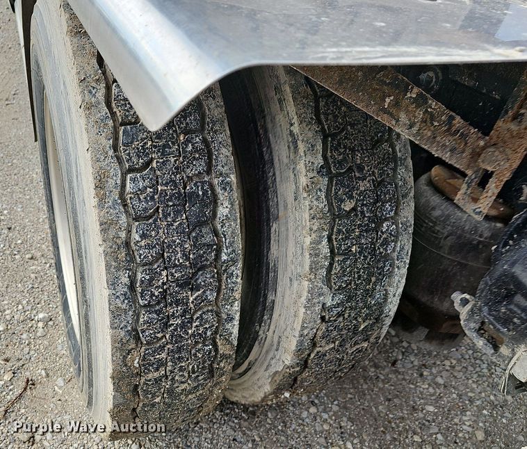 image for item OG9443 2012 Kenworth T660  semi truck