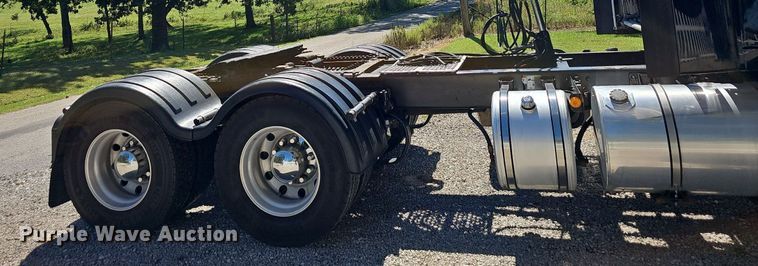 image for item OG9448 2012 Kenworth T700  semi truck