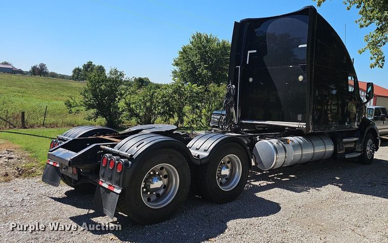 image for item OG9448 2012 Kenworth T700  semi truck