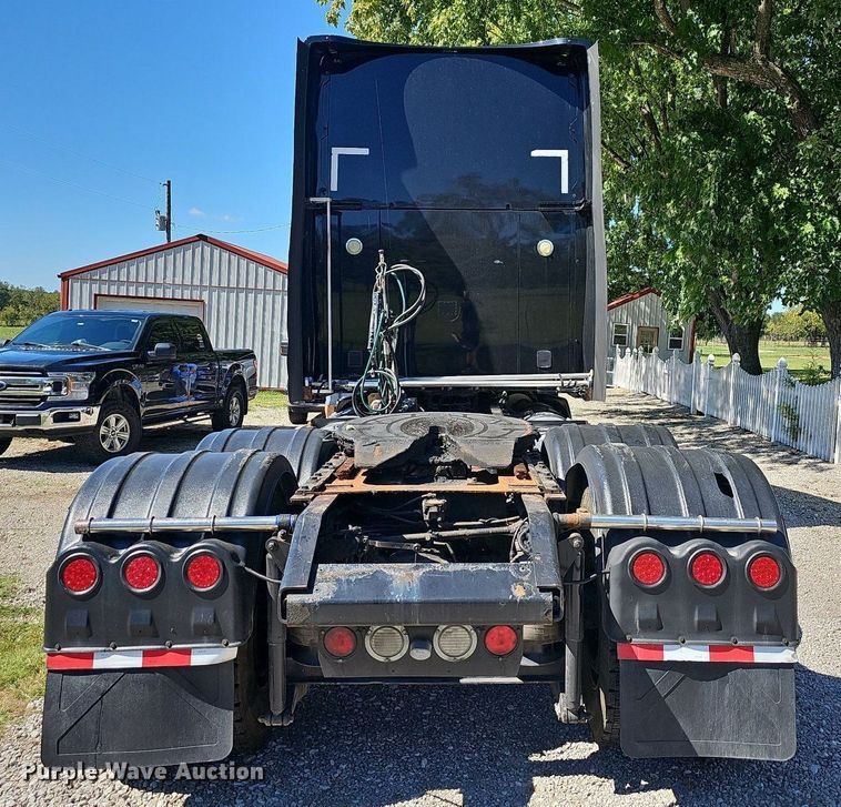 image for item OG9448 2012 Kenworth T700  semi truck