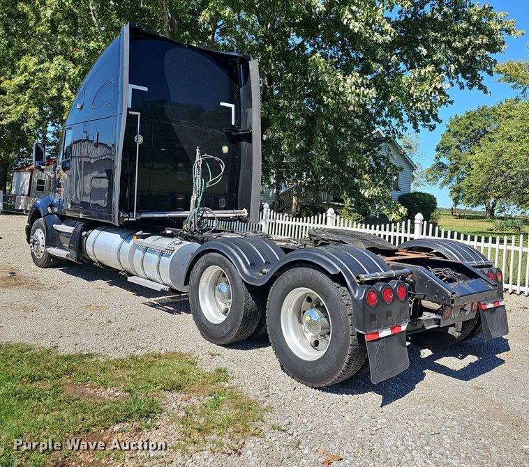 image for item OG9448 2012 Kenworth T700  semi truck