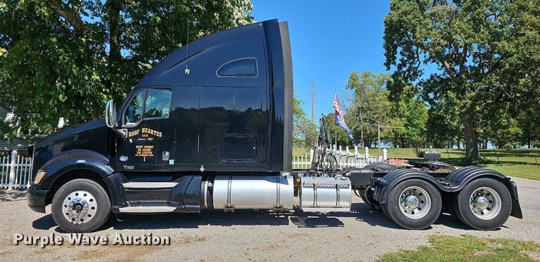 image for item OG9448 2012 Kenworth T700  semi truck