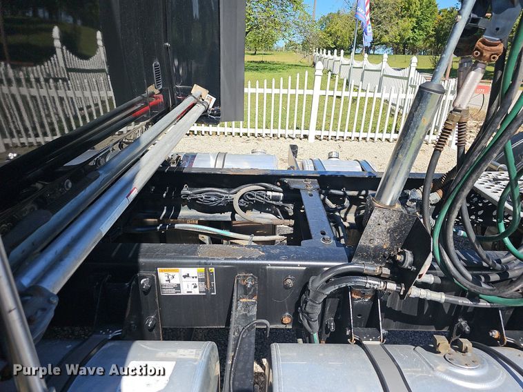 image for item OG9448 2012 Kenworth T700  semi truck