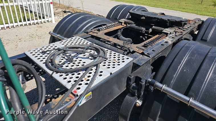 image for item OG9448 2012 Kenworth T700  semi truck