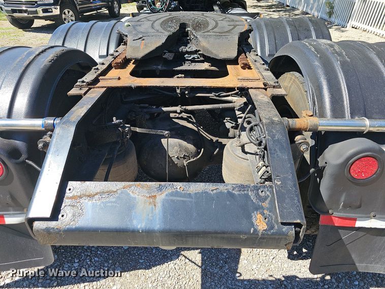 image for item OG9448 2012 Kenworth T700  semi truck