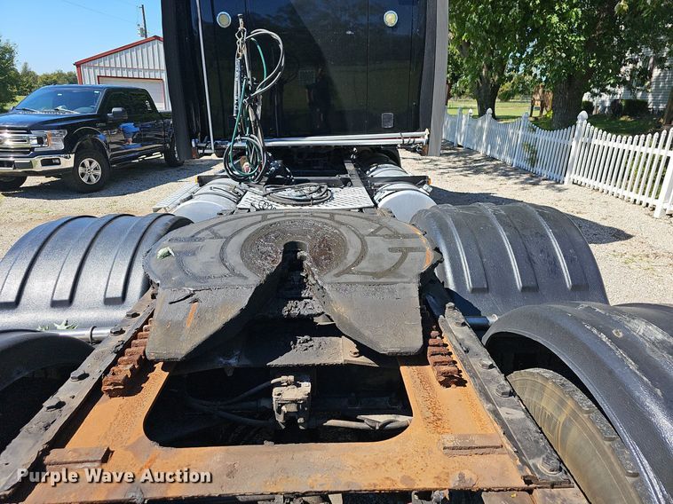 image for item OG9448 2012 Kenworth T700  semi truck