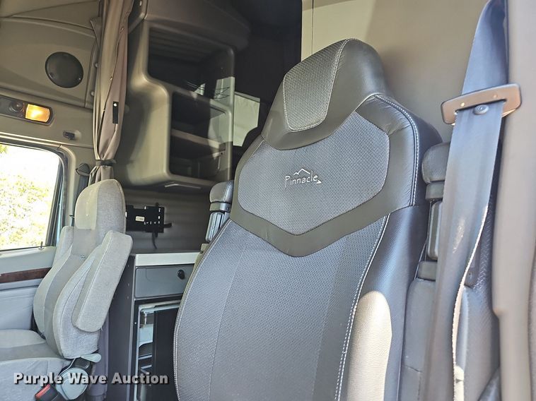 image for item OG9448 2012 Kenworth T700  semi truck