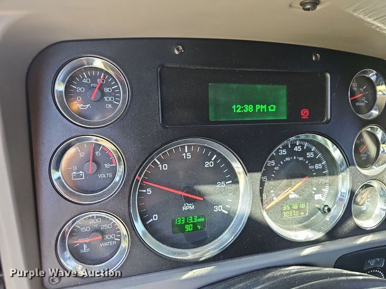 image for item OG9448 2012 Kenworth T700  semi truck