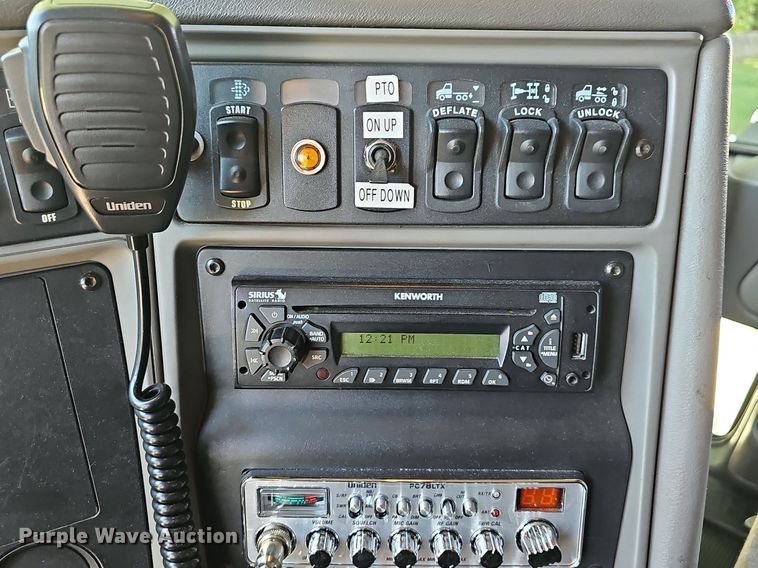 image for item OG9448 2012 Kenworth T700  semi truck