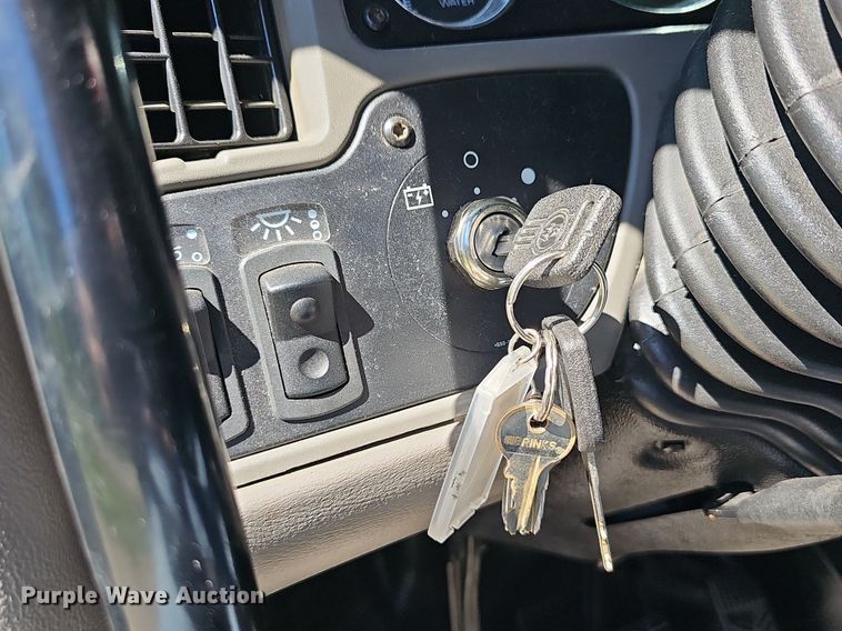 image for item OG9448 2012 Kenworth T700  semi truck