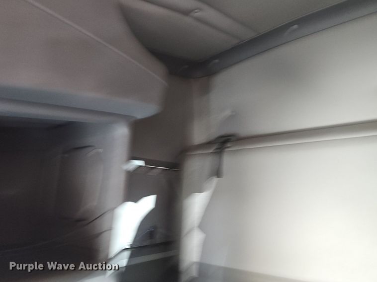 image for item OG9448 2012 Kenworth T700  semi truck