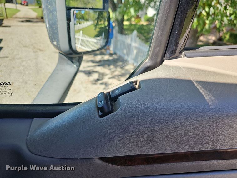 image for item OG9448 2012 Kenworth T700  semi truck