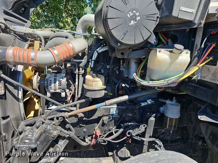 image for item OG9448 2012 Kenworth T700  semi truck