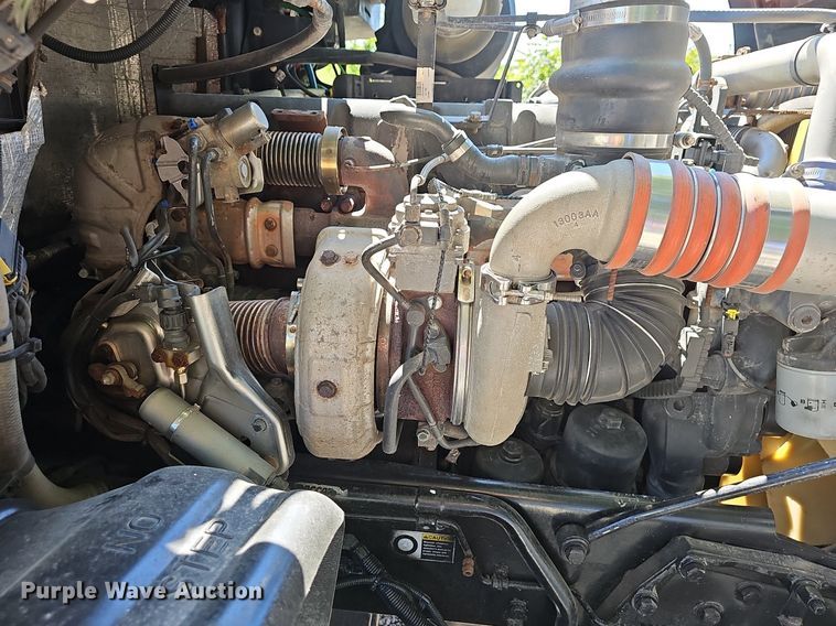 image for item OG9448 2012 Kenworth T700  semi truck