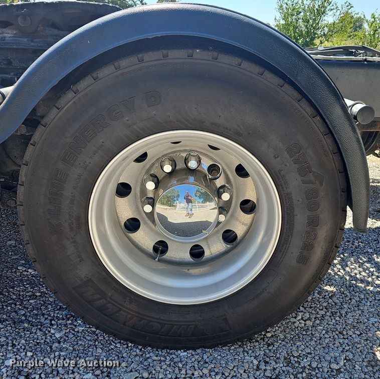 image for item OG9448 2012 Kenworth T700  semi truck