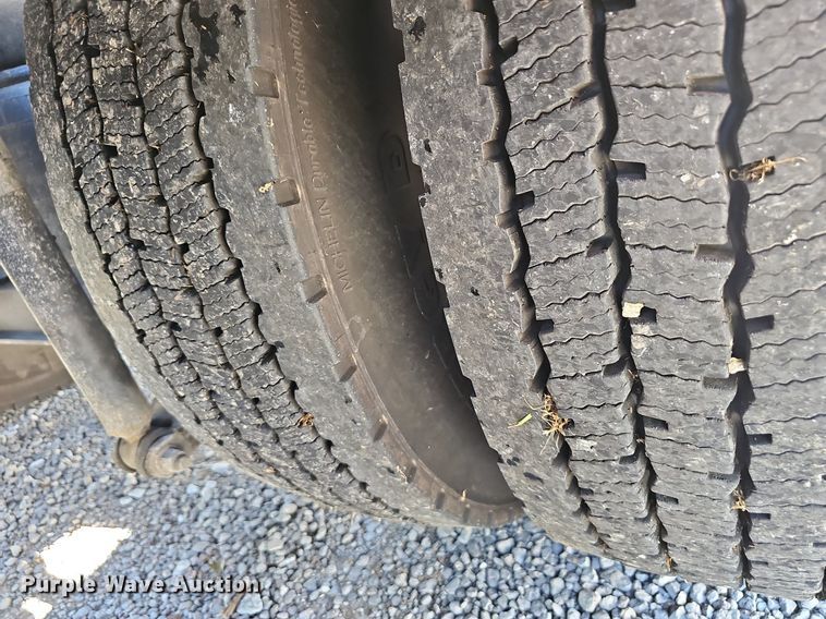 image for item OG9448 2012 Kenworth T700  semi truck