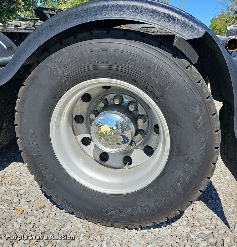 image for item OG9448 2012 Kenworth T700  semi truck